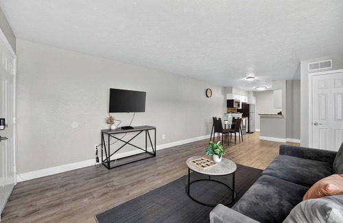 Lake Highlands Apartment | The Paxton | Sleek 2 Bedroom Flat