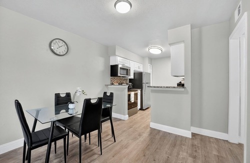 Lake Highlands Apartment | The Paxton | Sleek 2 Bedroom Flat