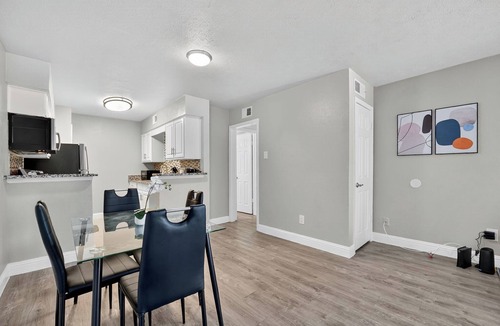 Lake Highlands Apartment | The Paxton | Sleek 2 Bedroom Flat