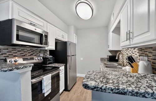 Lake Highlands Apartment | The Paxton | Sleek 2 Bedroom Flat