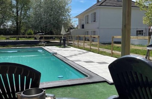 La Chapelle-Montlinard House | The peaceful greenery.