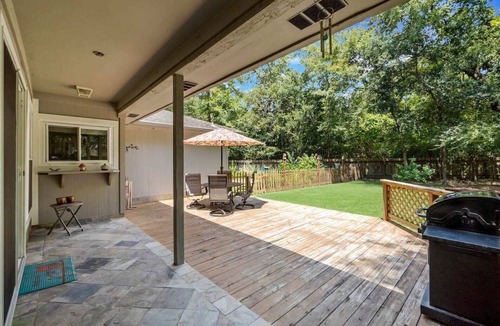 Grogan's Mill House | The Peaceful Perch - Beautiful Garden Oasis in the Heart of The Woodlands!