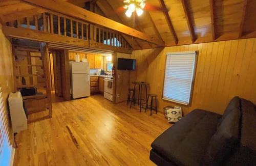 Ansted Cabin | The Peaceful Pine Cabin