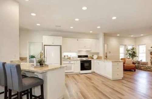 Colfax House | The Peaceful Pond Retreat