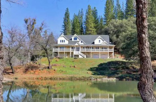 Colfax House | The Peaceful Pond Retreat