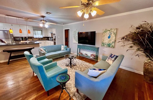 Medical Center District House | The Peacock House for animal lovers. Prime location! Near main attractions.