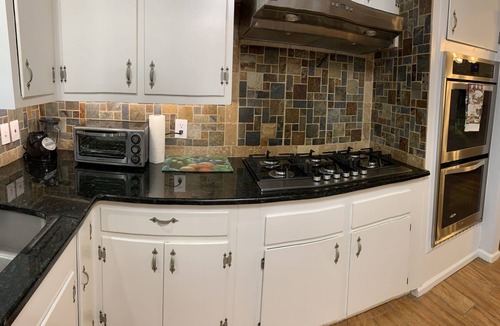 Medical Center District House | The Peacock House for animal lovers. Prime location! Near main attractions.
