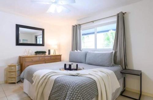 River Oaks House | The peacock villa 1 by Dream Vacation