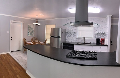 Medical Center District House | The Peahen House - 2 to 10 guests