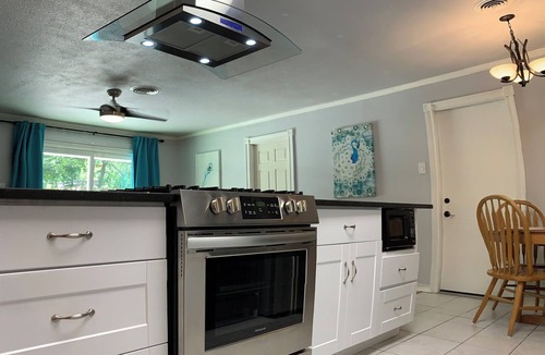 Medical Center District House | The Peahen House - 2 to 10 guests
