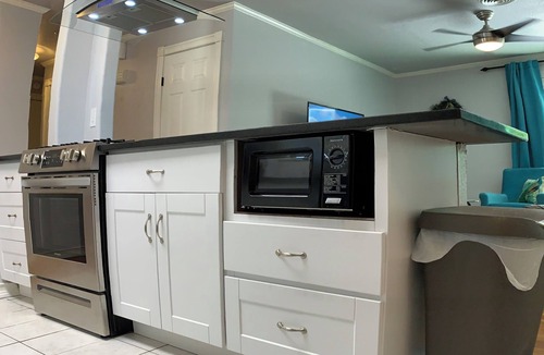 Medical Center District House | The Peahen House - 2 to 10 guests