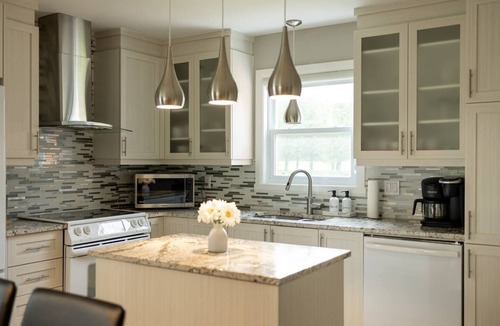 Magog Apartment | The Peaks and the Water