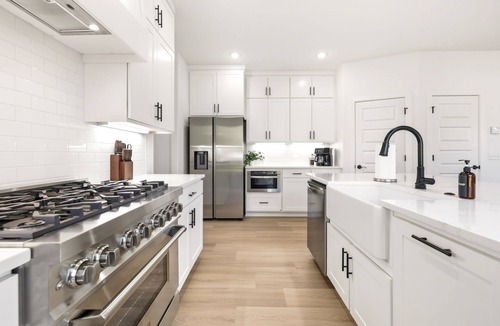 Fayetteville House | The Pearl-0.5 mi to Baum Walker Field-1.5 mi to DT