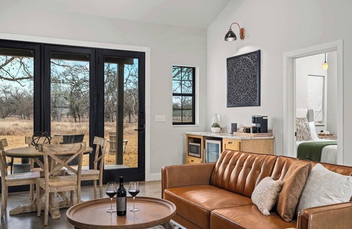 Stonewall Cabin | The Pearl Casita at Featherstone Winery