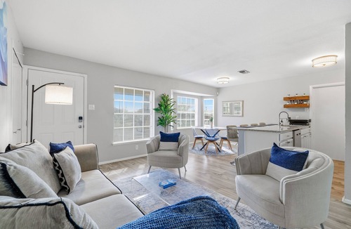 San Antonio House | “The Pearl” Family House, 6-10 Minutes to Downtown, Alamodome, Frost Center