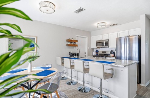 San Antonio House | “The Pearl” Family House, 6-10 Minutes to Downtown, Alamodome, Frost Center