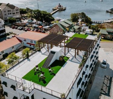Historic Downtown Manteo Hotel | The Pearl Hotel