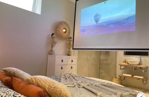 Downtown Le Havre Apartment | The Pearl - Jacuzzi - Cinéma - Patio - Parking