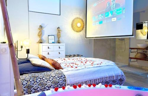 Downtown Le Havre Apartment | The Pearl - Jacuzzi - Cinéma - Patio - Parking