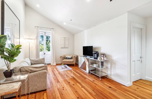 Irish Channel Apartment | The Pearl on Magazine