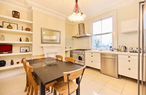 Peckham Rye Apartment | The Peckham Hideaway - Bright 3 Bdr Flat