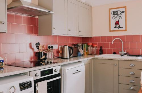 Hawarden House | The Pedlars Flat