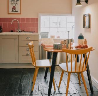 Hawarden House | The Pedlars Flat