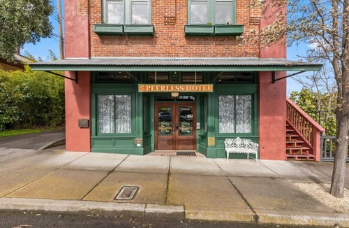 Historic Railroad District Apartment | The Peerless Hotel | Junior Suite #5 | Jetted Tub