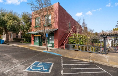 Historic Railroad District Apartment | The Peerless Hotel | Junior Suite #5 | Jetted Tub