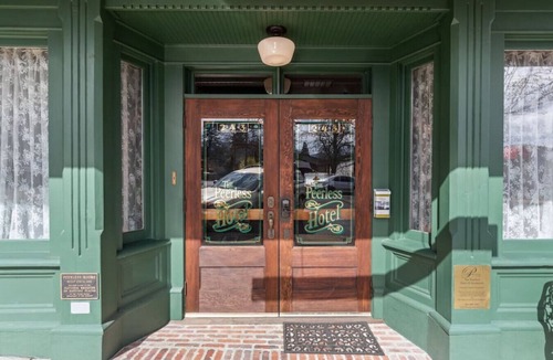 Historic Railroad District Apartment | The Peerless Hotel | Junior Suite #5 | Jetted Tub