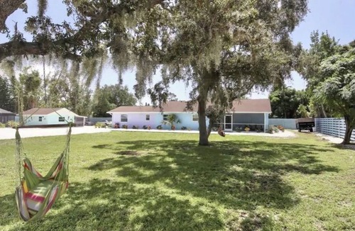 Laurel House | The Pelican