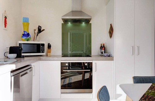 Te Atatu Peninsula House | The Peninsula Riverside Abode with Garden Views