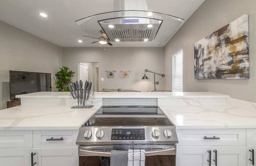 Tampa Apartment | "The Penny-farthing Flat" - 2BR |Fire Pit|Grill