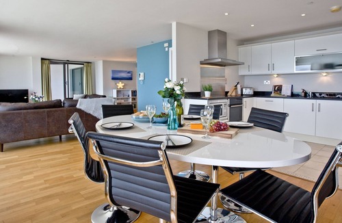 Westleigh Apartment | The Penthouse Bay View