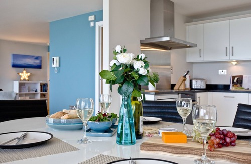 Westleigh Apartment | The Penthouse Bay View