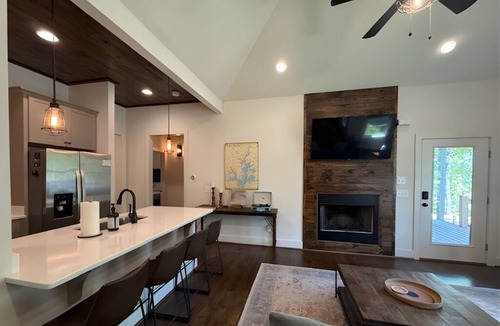 Tallassee House | The Perch at Lake Martin: 3 bedroom house/pool/fire pit/dock/boat launch