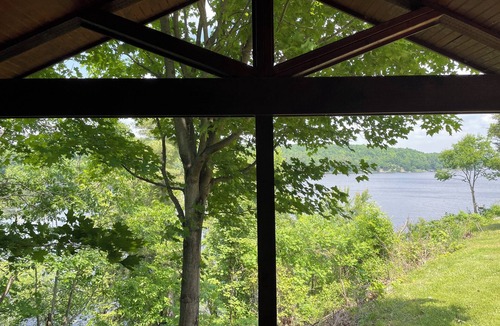 Hammond RV Rental | The Perch- Cliffside cabin overlooking Black Lake