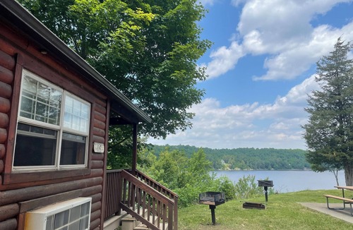 Hammond RV Rental | The Perch- Cliffside cabin overlooking Black Lake