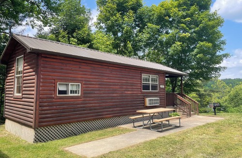 Hammond RV Rental | The Perch- Cliffside cabin overlooking Black Lake