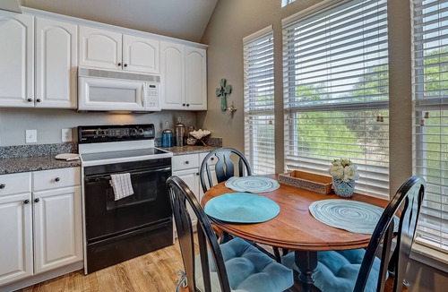 Silver Creek Village Cabin | The Perch on Lake Buchanan Dam | Loft in Burnet