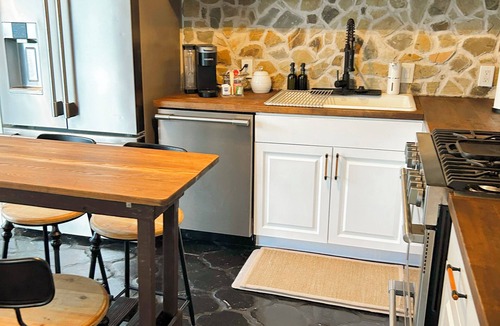 Del Mar House | The Perch on Morningside- Your Quiet Escape