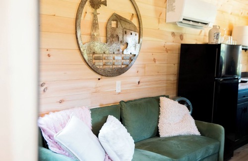 Bardwell Cabin | The Perch - Tiny home perfect for a couples retreat or solo travelers