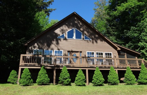Town of Benson House | The Perfect Adirondack Getaway Waterfront Cabin