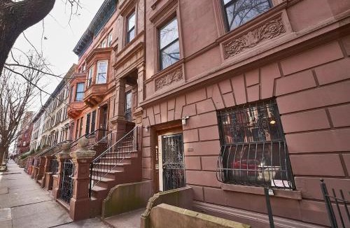 Hamilton Heights Apartment | The Perfect Apt for Large Groups Sleeps 10