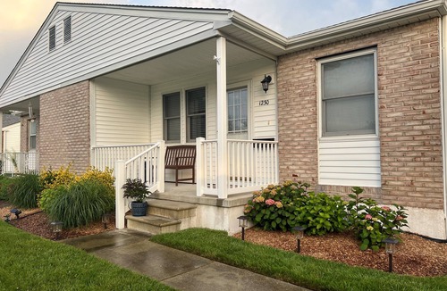 Village Green House | The perfect Cape May beach house! Screened-in porch + private backyard oasis