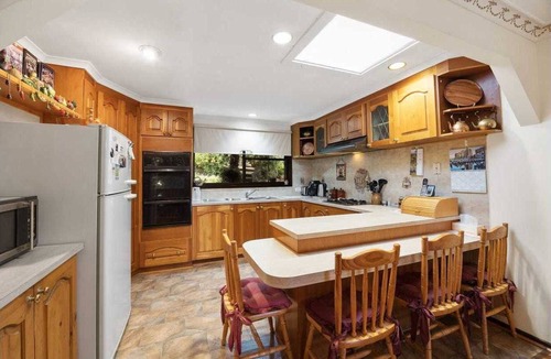 East Warburton House | The Perfect Getaway!