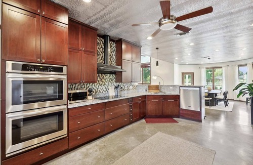 Ponder House | The Perfect Getaway 5BR/4BA with Pool and Hot Tub