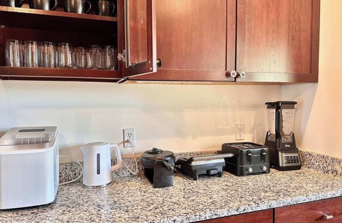 Ponder House | The Perfect Getaway 5BR/4BA with Pool and Hot Tub