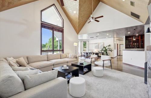 Ponder House | The Perfect Getaway 5BR with Pool and Hot Tub