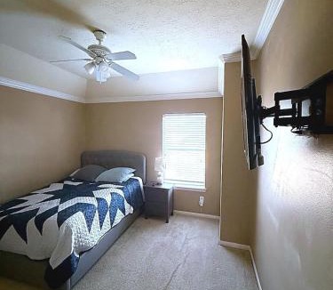 Manvel Villa | The Perfect Getaway Close to Downtown, NRG